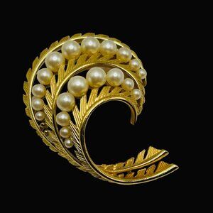 Exquisite Trifari Faux Pearl Double Leaf Brooch